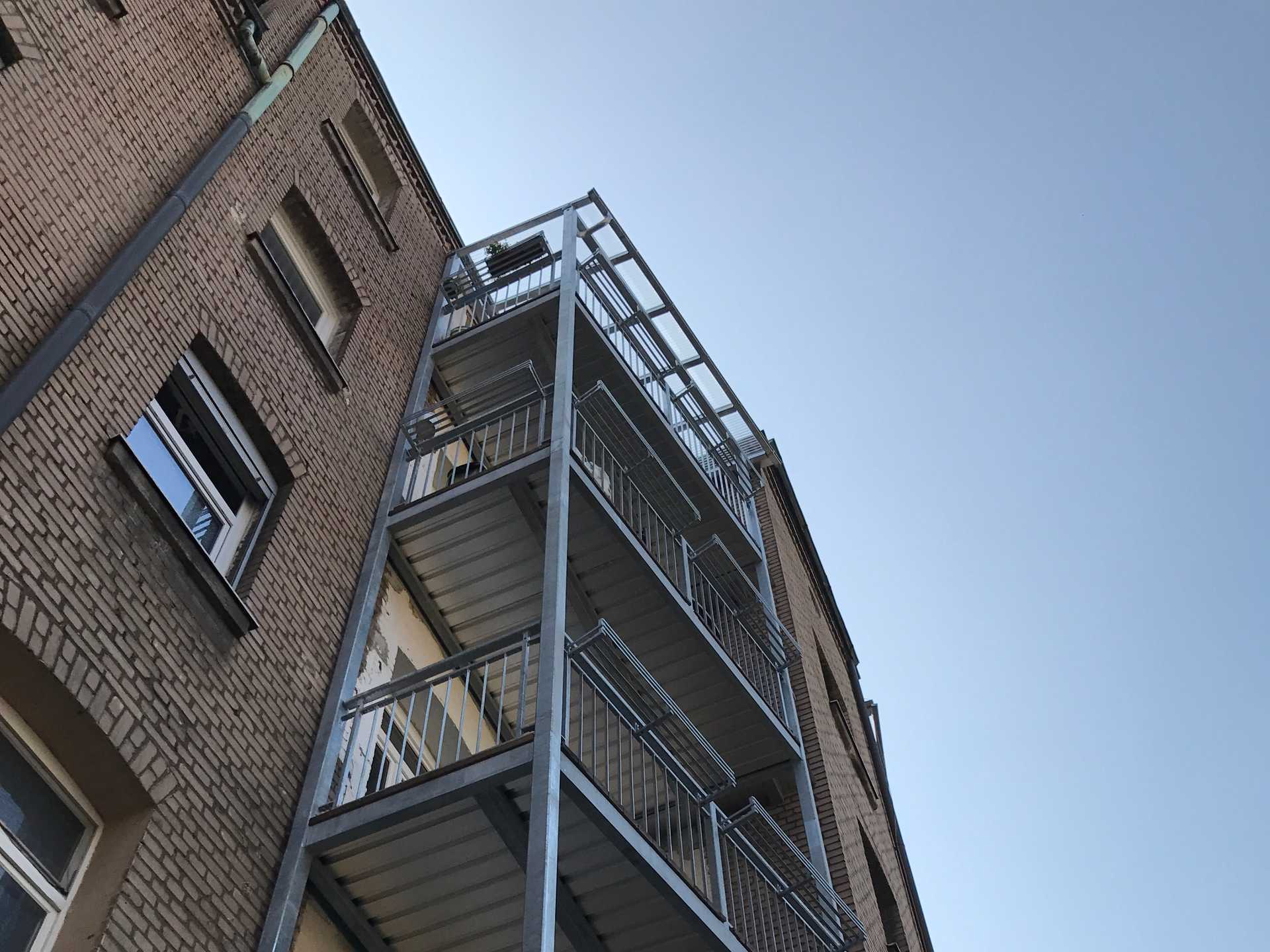 BS072 Neubau von 8 Balkonen
