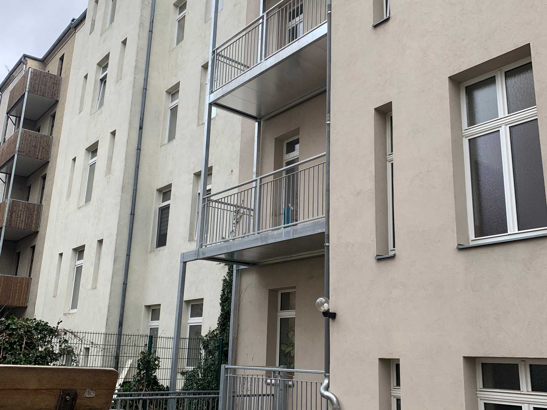 BS083 Neubau von 9 Balkonen