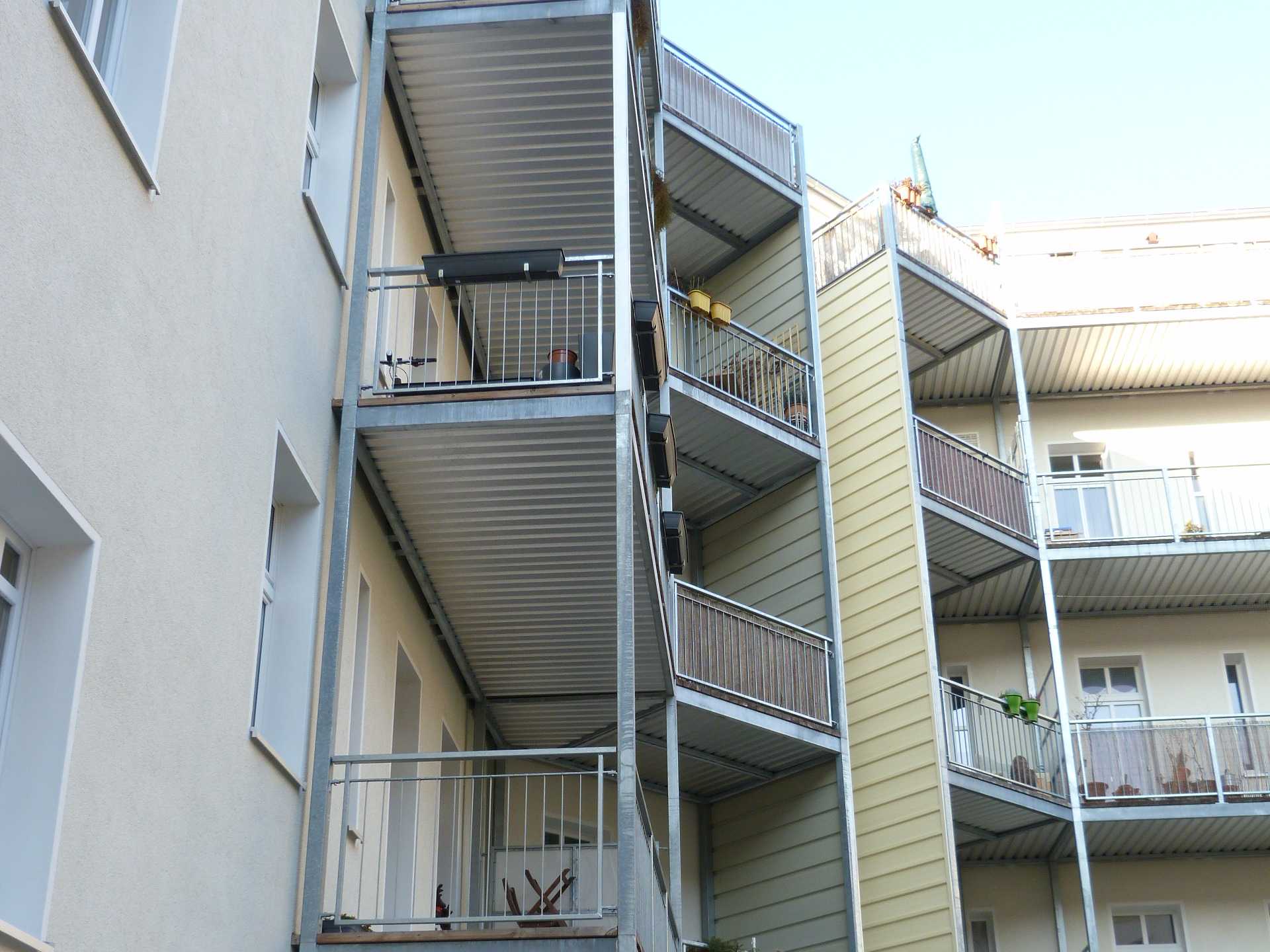 BS033 Neubau von 12 Balkonen