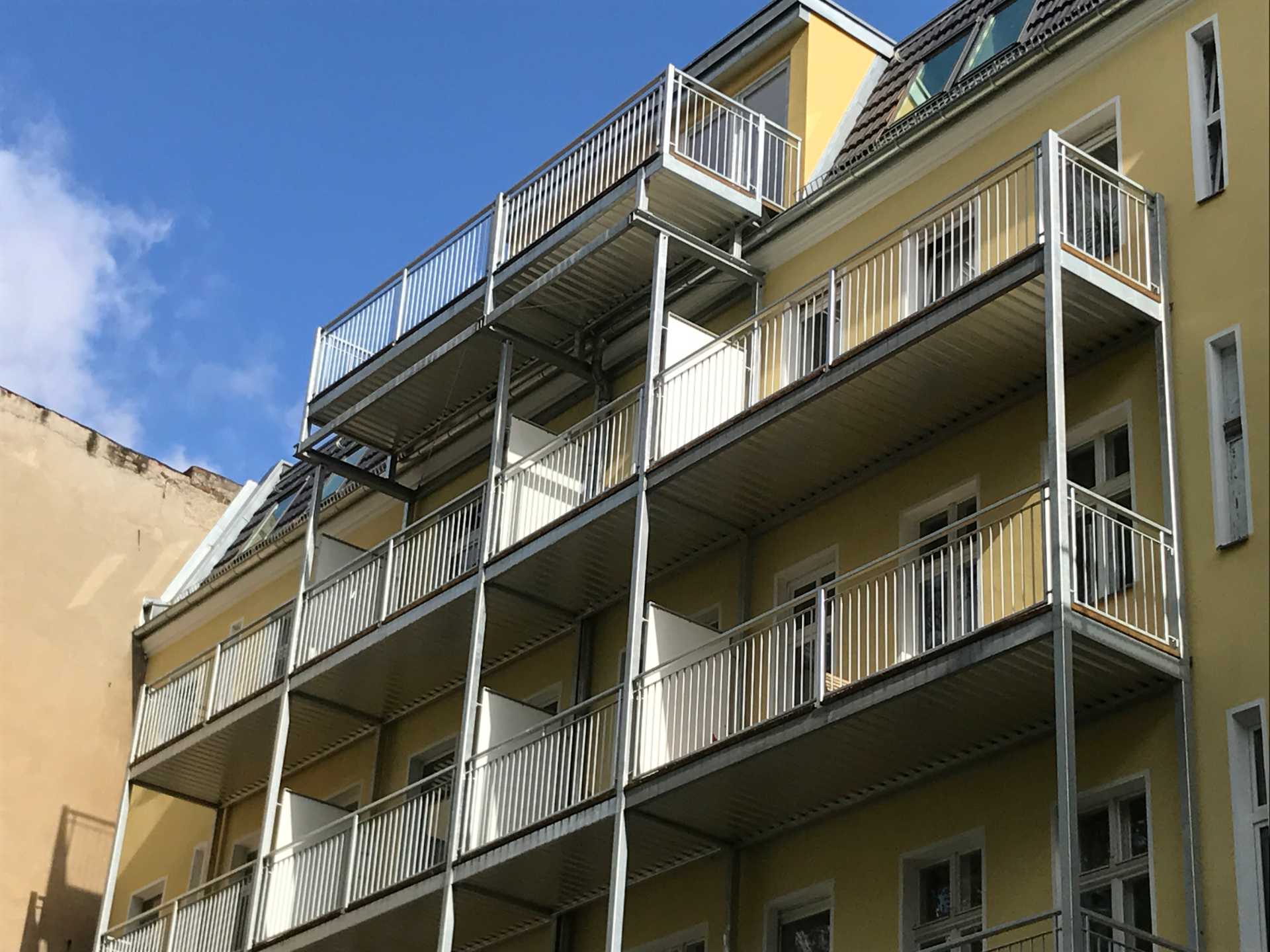 BS066 Neubau von 5 Balkonen