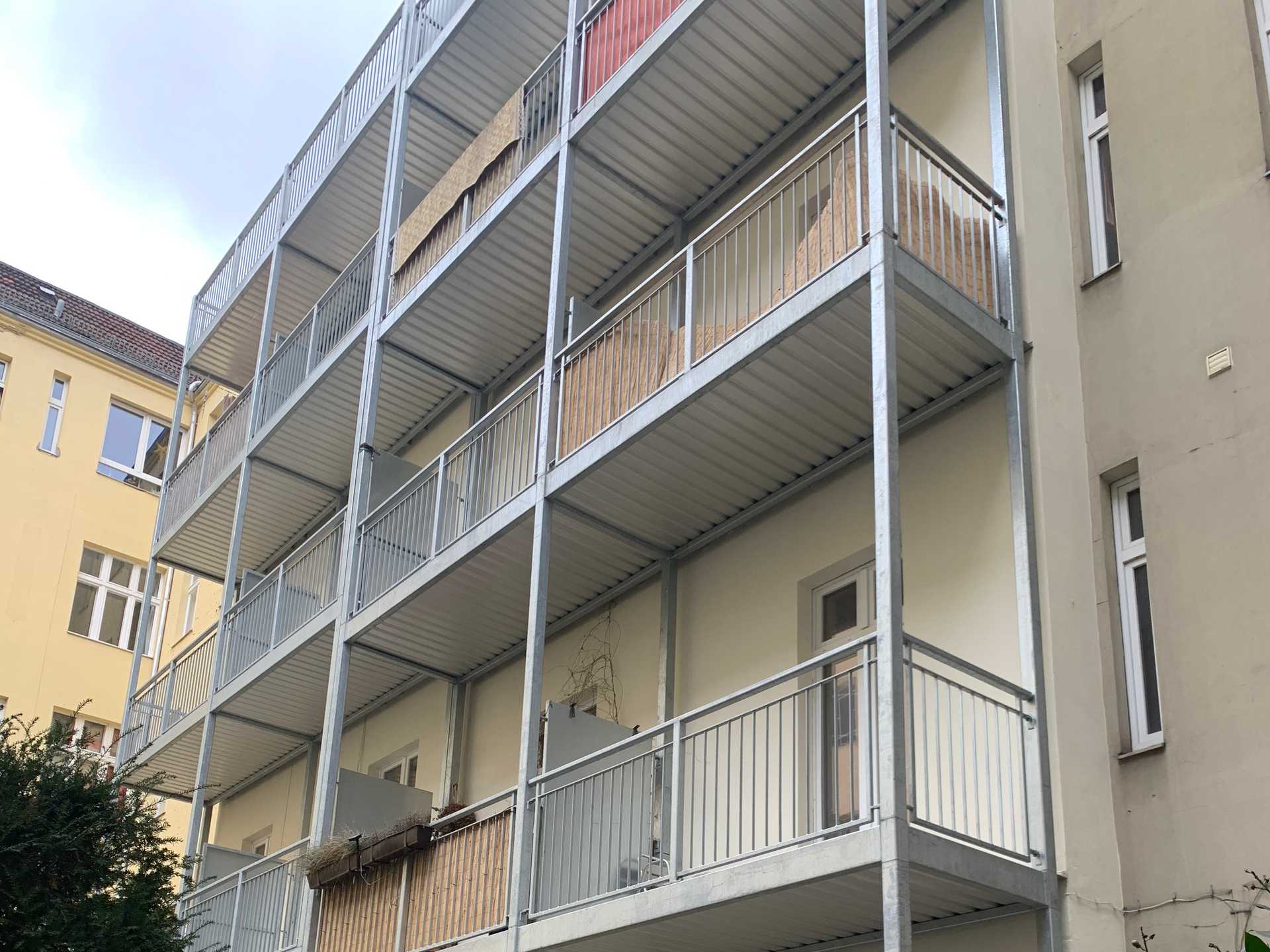 BS086 Neubau von 16 Balkonen