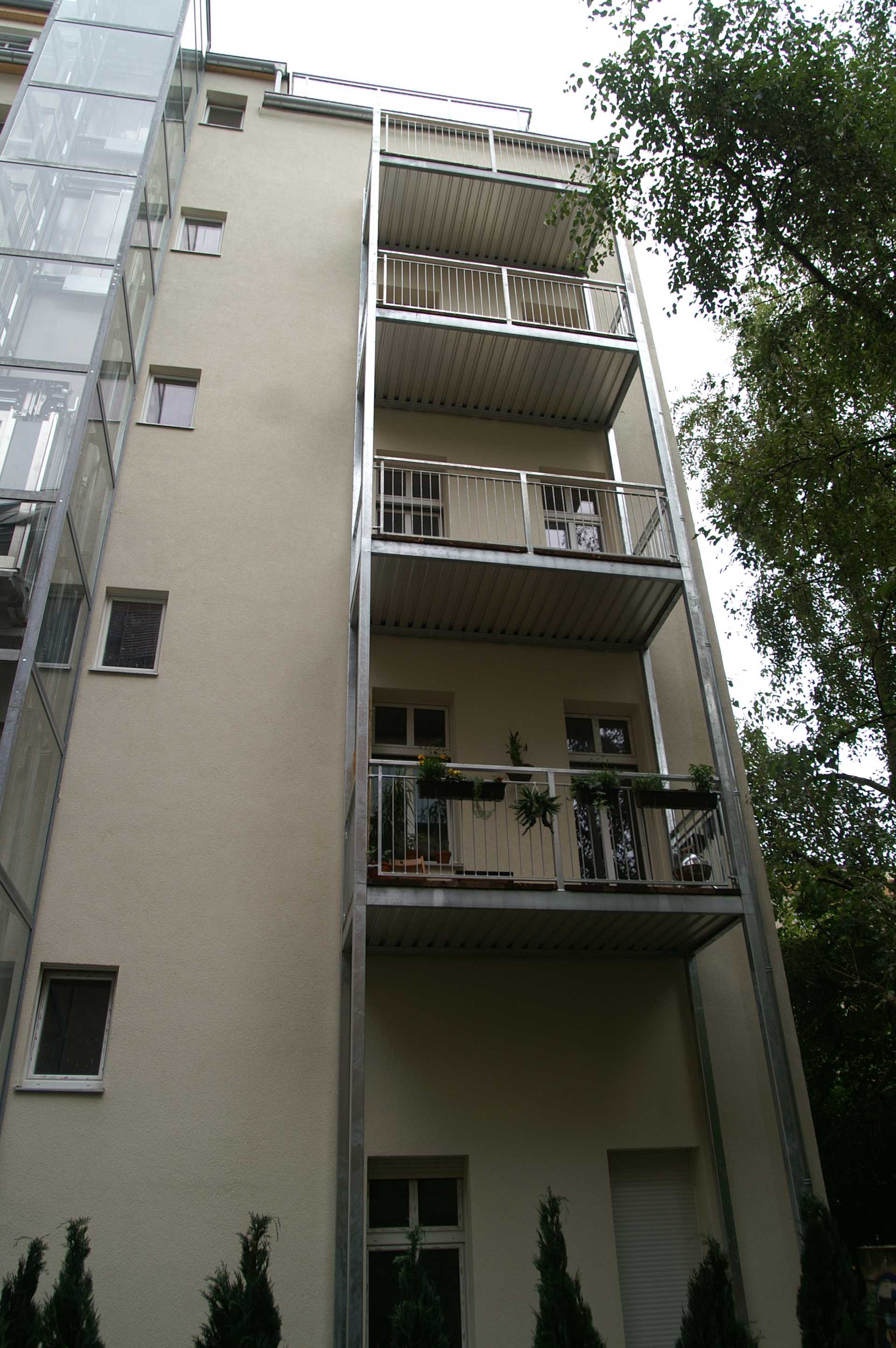 BS075 Neubau von 8 Balkonen