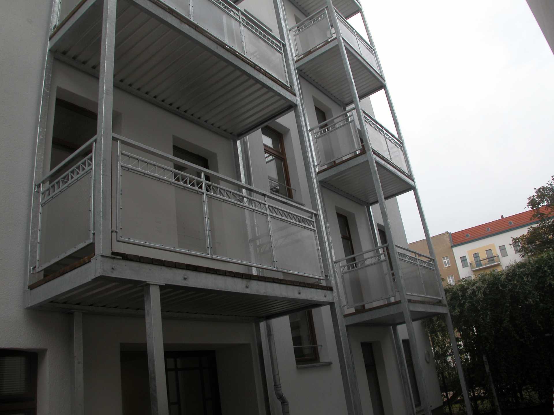 BS078 Neubau von 8 Balkonen
