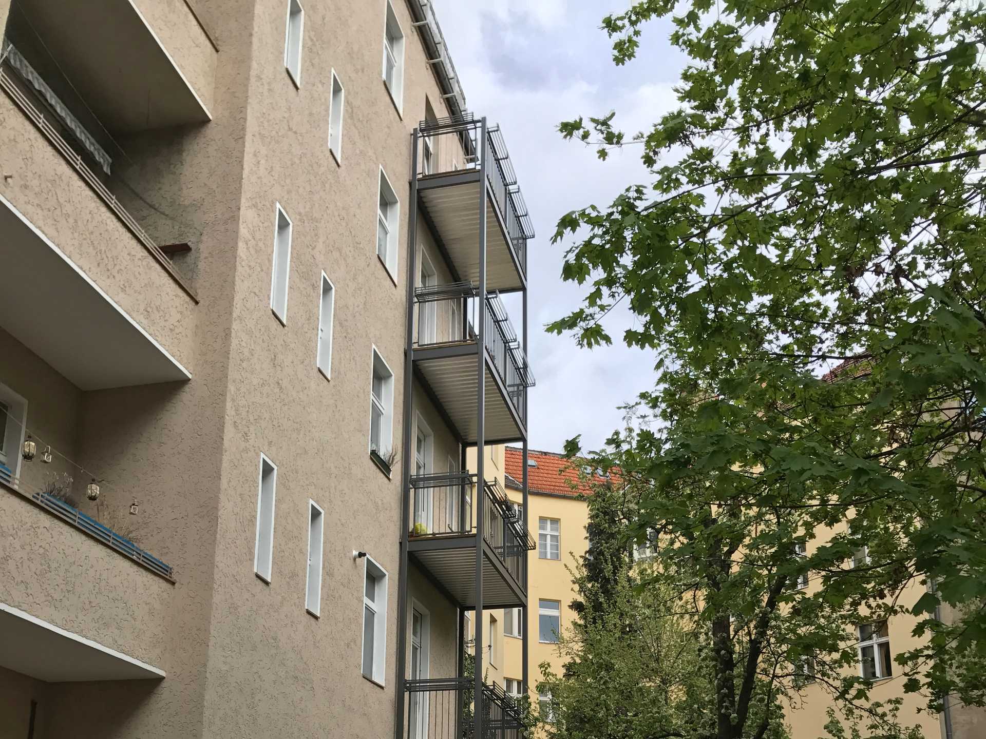 BS050 Neubau von 9 Balkonen