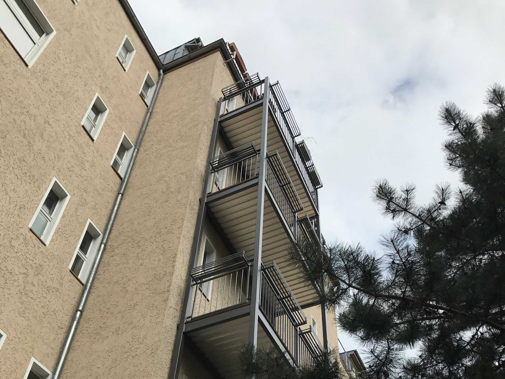 BS050 Neubau von 9 Balkonen