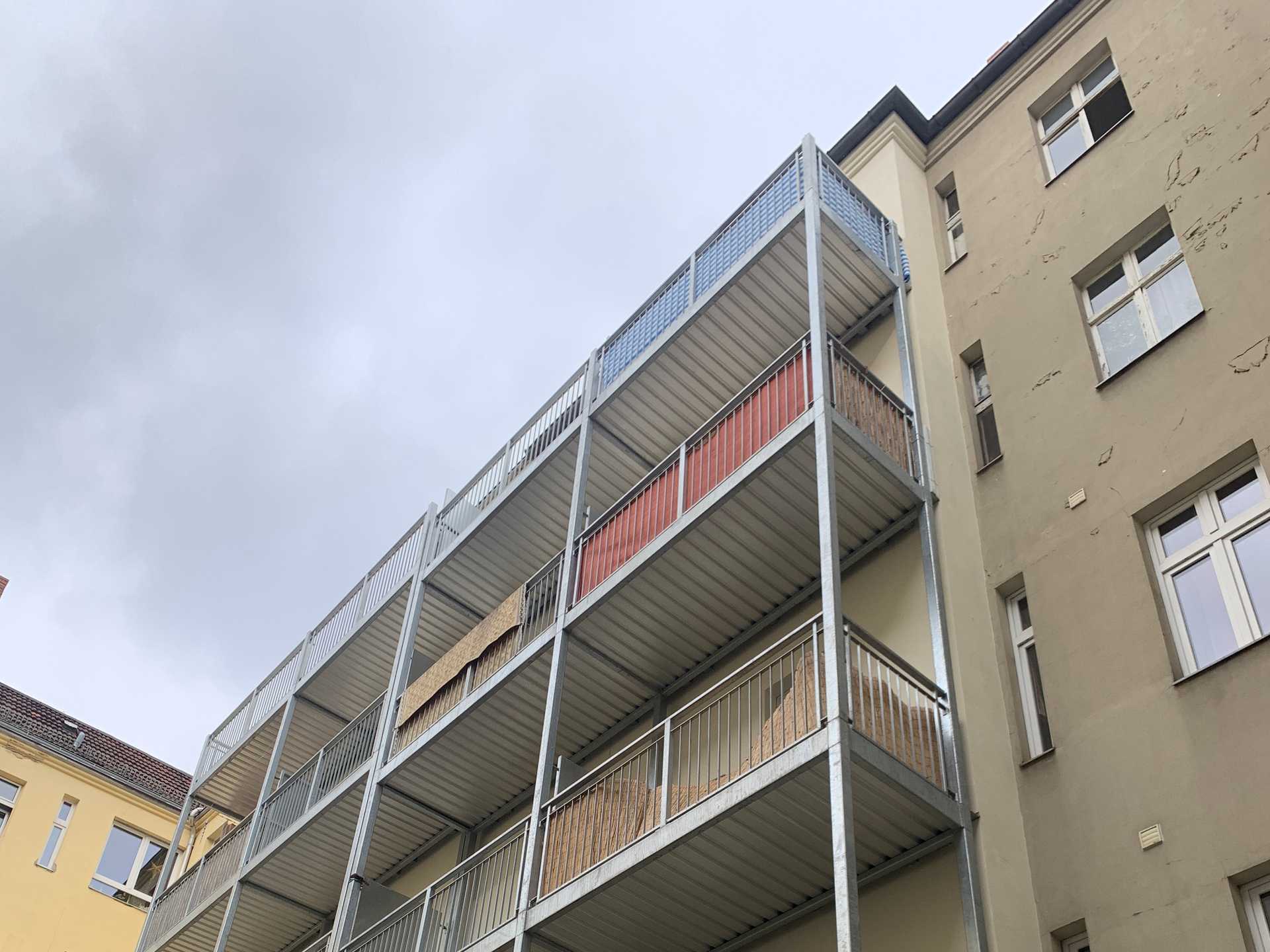 BS086 Neubau von 16 Balkonen